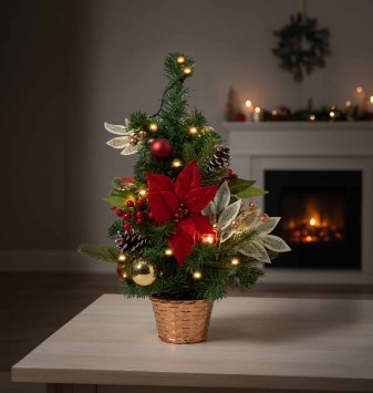 Dekorierter Weihnachtsbaum mit LED