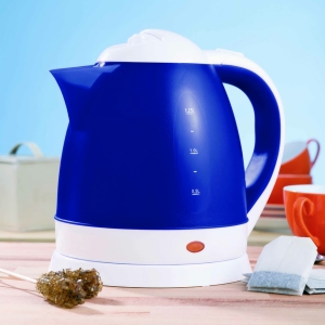 Kabelloser Wasserkocher mit Farbwechsel