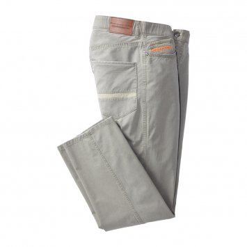 Five-Pocket-Hose mit Kontrasten