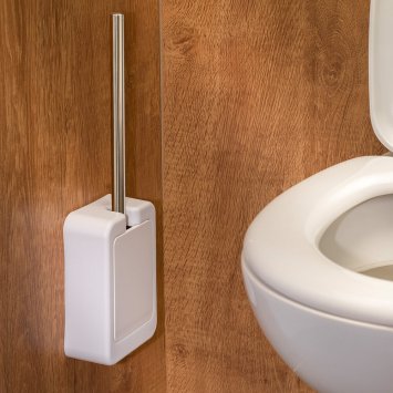 Platzsparende WC-Garnitur