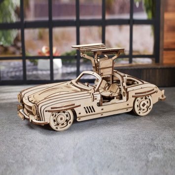 Holzmodell Flügeltürer