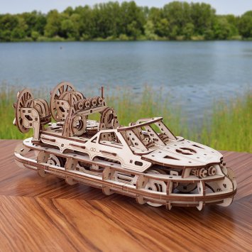 Holzmodell Luftkissenboot