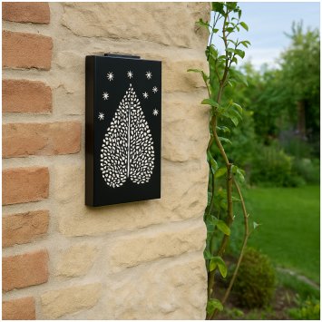 Wandleuchte aus Metall mit Schattenspiel Blattmotiv