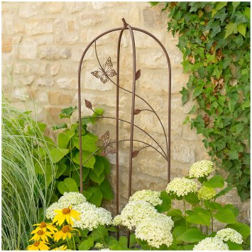 Rankhilfe mit Schmetterlingen aus Metall in Rostoptik