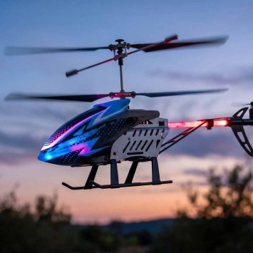 Funkgesteuerter Helikopter mit Beleuchtung
