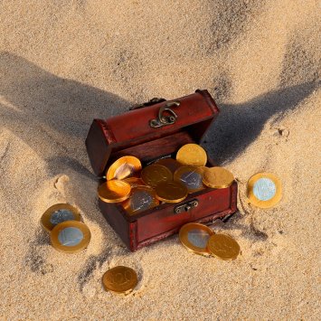 Kleine Holzschatztruhe