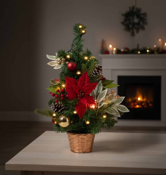 Dekorierter Weihnachtsbaum mit LED 