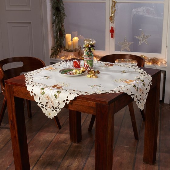 Weihnachts-Tischdecke mit Kerzenstickerei