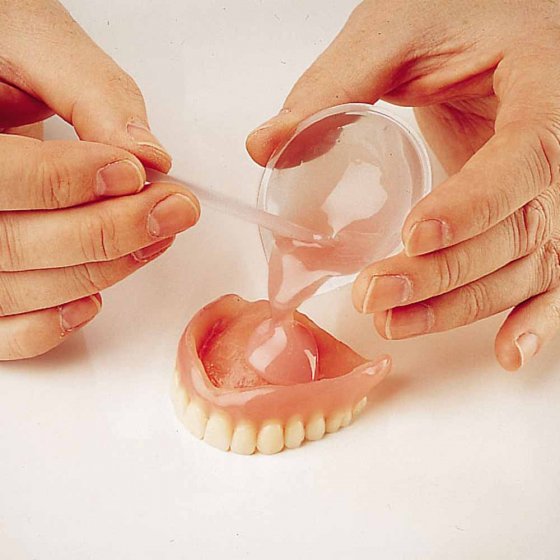 Zahnprothesen-Haftmittel 