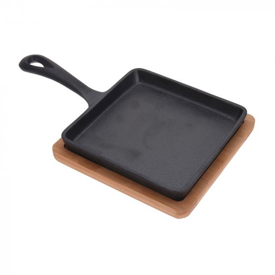 Tapasteller/Eisenpfanne mit Holzbrett 