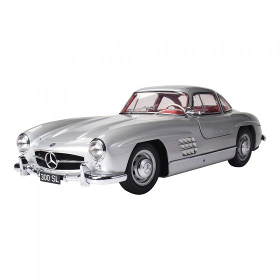 Modellbaus. Mercedes 300SL Silber