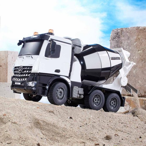 Funkgesteuerter Fahrmischer Mercedes-Benz Arocs 