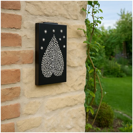 Wandleuchte aus Metall mit Schattenspiel Blattmotiv 