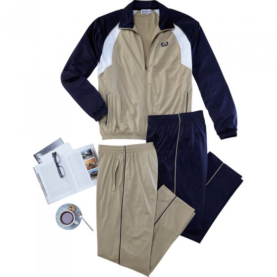 Sportanzug mit zwei Hosen