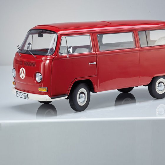 VW Bus „Edition 50 Jahre VW T2“ 