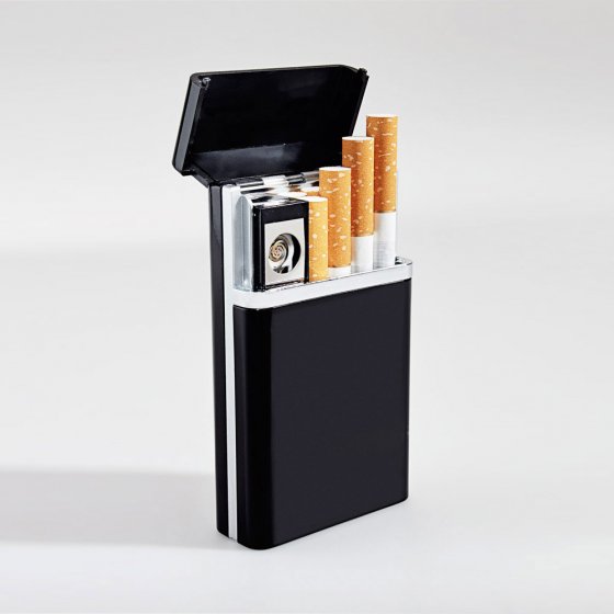 Zigarettenetui mit integriertem Sturmfeuerzeug 