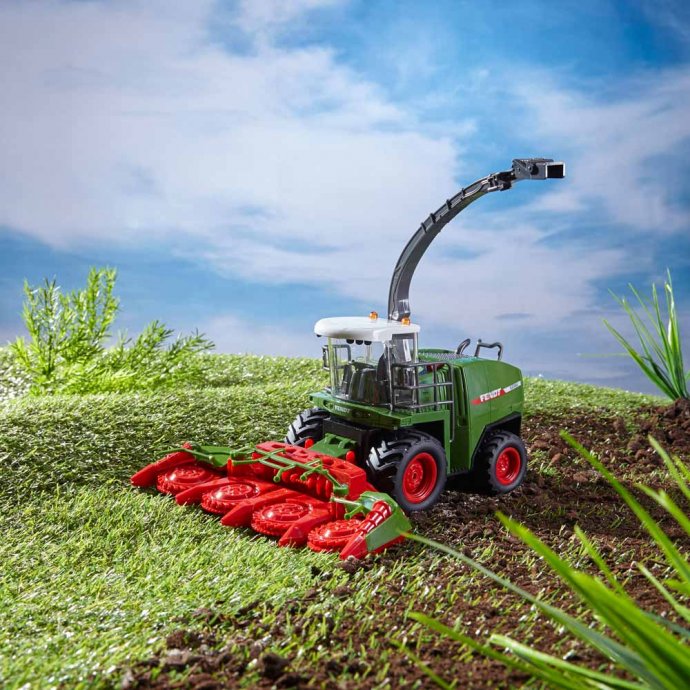 Funkgesteuerter Feldhäcksler Fendt Katana