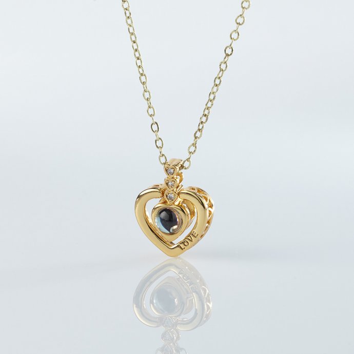 Halskette mit verborgener Botschaft