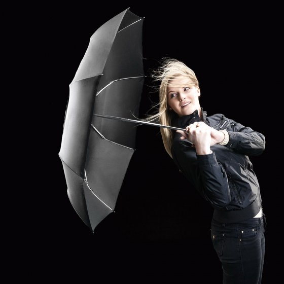Windresistenter Regenschirm mit LED 