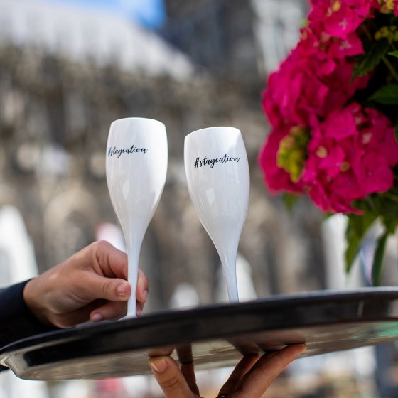 Sektglas 100 ml mit Druck CHEERS No. 1 STAYCATION 