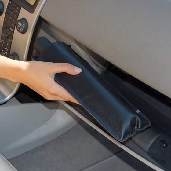 Geschlossener sonnenschirm. auto-seitenfenstervorhänge sonnenschirme.  sonnenschutzvorhang in einem modernen auto.