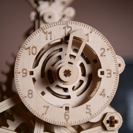 Holzmodell Motor-Uhr 