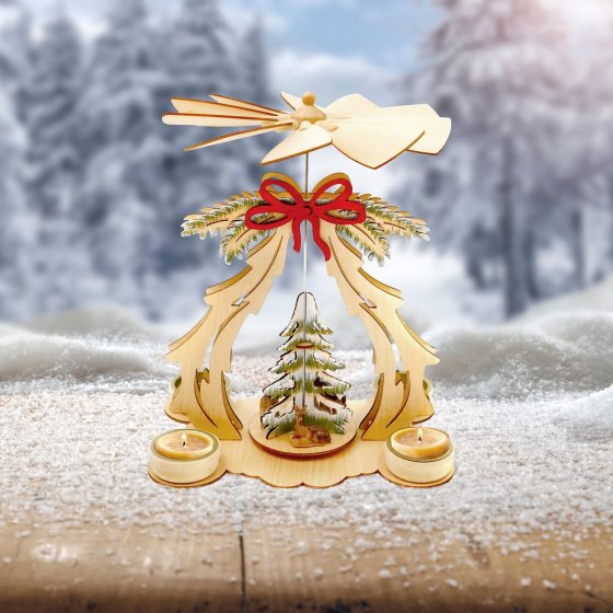 Tischpyramide mit Tannenbaum und Schleife