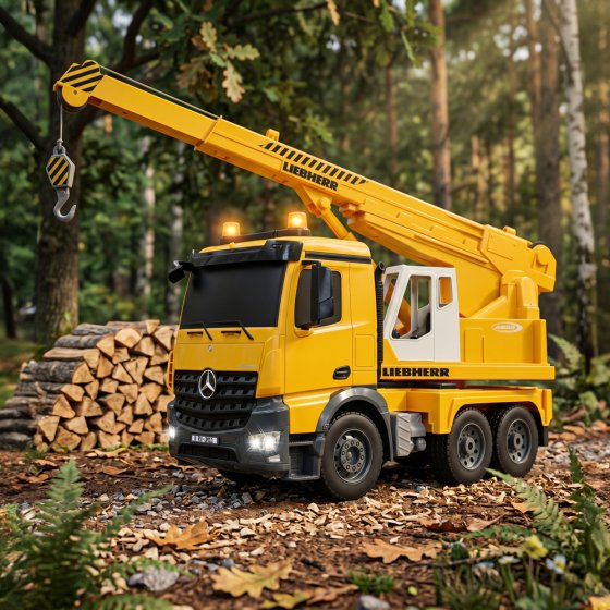 Funkgesteuerter Schwertlastkran Mercedes-Benz Arocs 