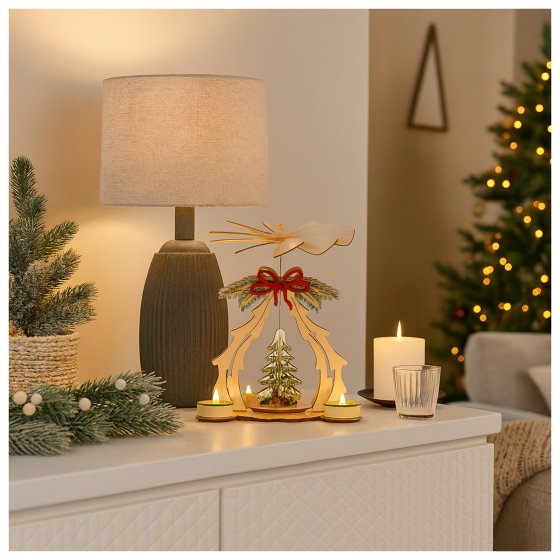 Weihnachtspyramide mit Tannenbaum und Schleife 