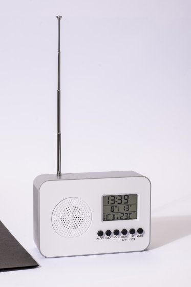 Ihr Geschenk: Radio mit Uhr und Thermometer 