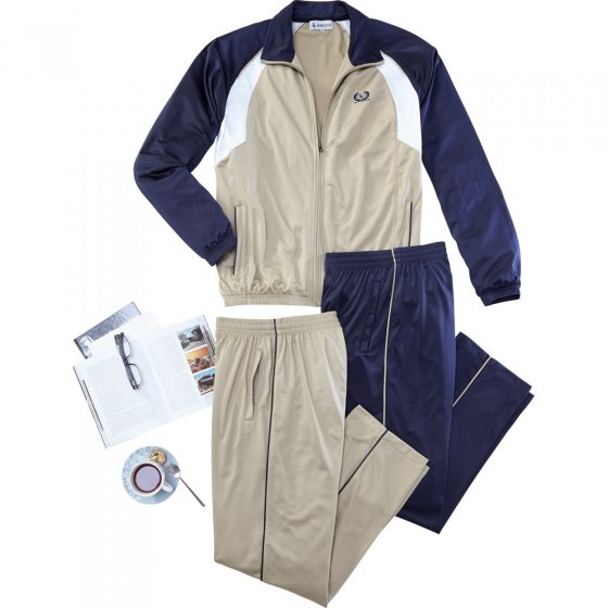 Sportanzug mit zwei Hosen