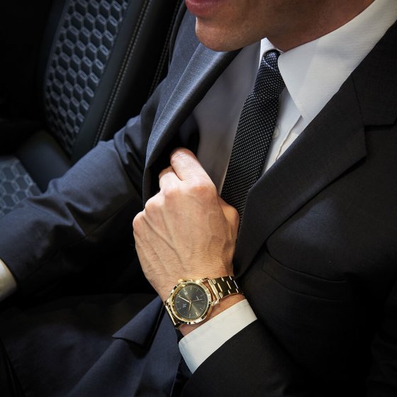 IHR GESCHENKELEGANTE HERRENUHR „GOLD“