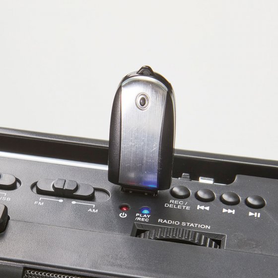 Portabler Kassettenrekorder mit Aufnahmefunktion 