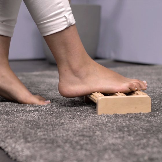Fußmassageroller aus Holz 