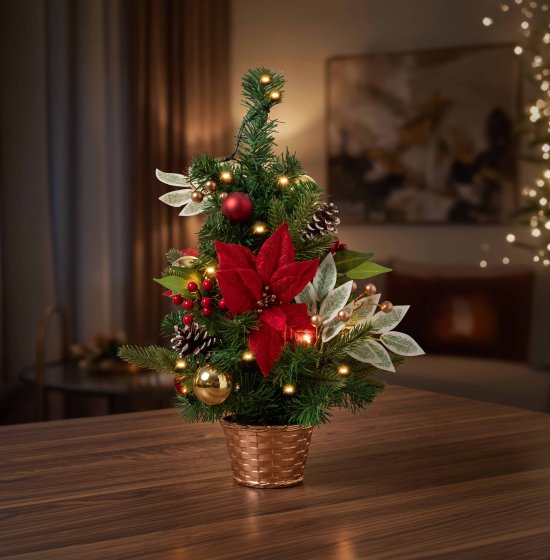 Dekorierter Weihnachtsbaum mit LED 