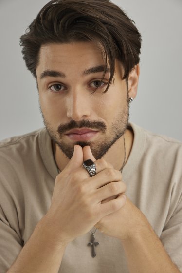 Ring Silber 925 oxydiert mit Totenkopf-Motiv und schwarzem Onyx 