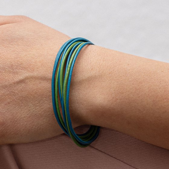 Armband Leder 9-reihig türkis mit Magnetverschluß aus Stahl 19cm lang 