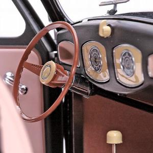 VW Käfer mit „Brezelfenster“ 1949 
