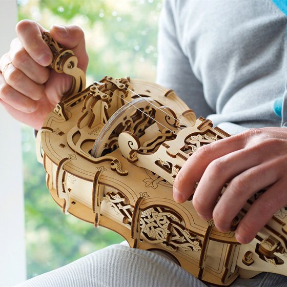 Holzmodell „Drehleier“ 