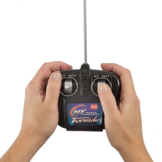 Funkgesteuerter Flugzeugträger 