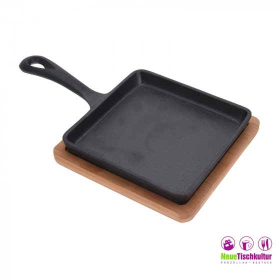 Tapasteller/Eisenpfanne mit Holzbrett 