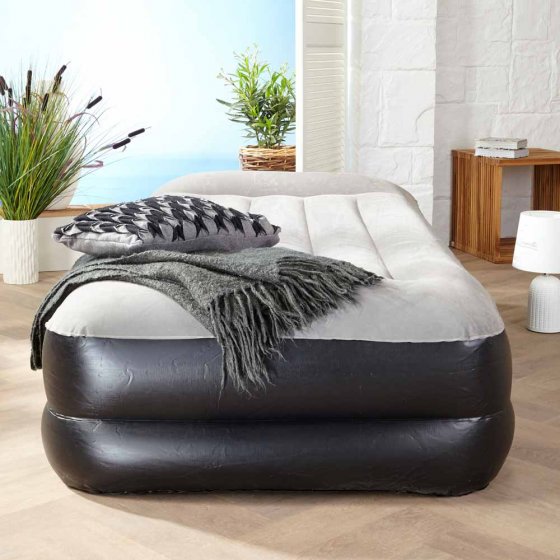 Luftbett mit integrierter Pumpe 