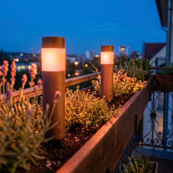 Flammenleuchten in Holzoptik 