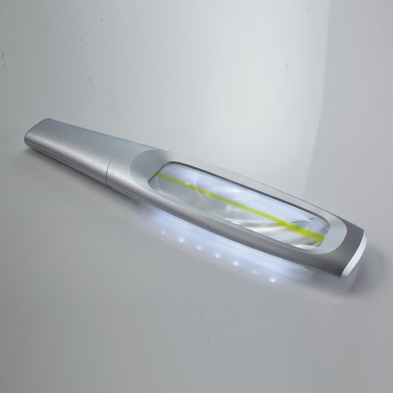 LED-Lupe mit Leseführung 
