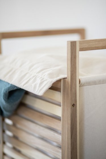Wäschetruhe Mod. Acina, aus FSC® zertifiziertem Akazienholz