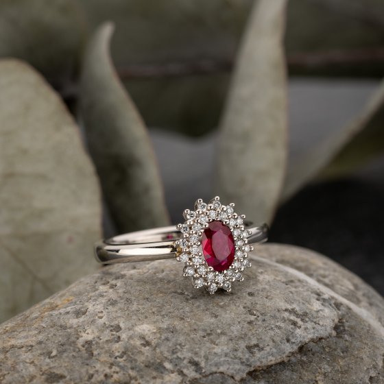 Ring Gold 585 mit 32x Brillant zus. 0,20ct. und Rubin 