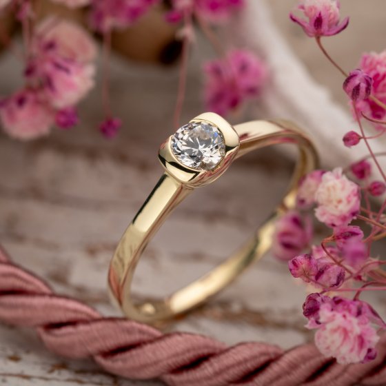 Ring 333/- Gelbgold glanz synth. Zirkonia 