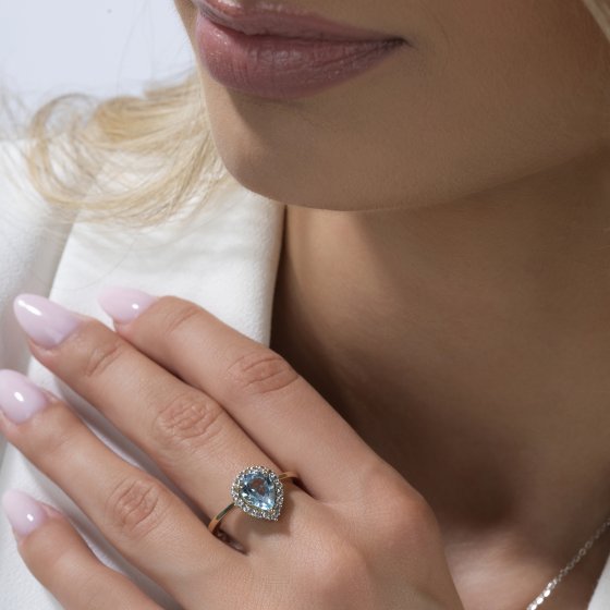 Ring Gold 585 zweifarbig mit echtem Blautopas (beh.) und weißen Topasen 