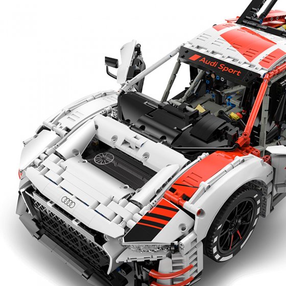 Großer Bausatz Audi R8 