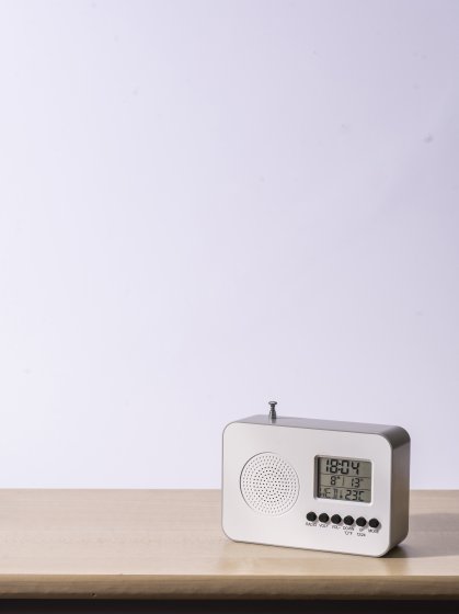 Ihr Geschenk: Radio mit Uhr und Thermometer 